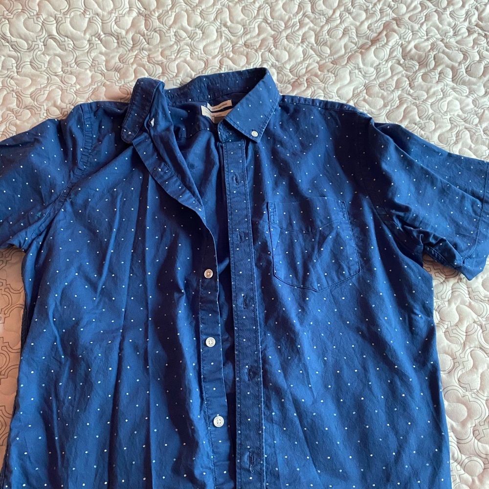 Men’s short sleeved button down